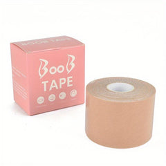 Comment utilise-t-on le boob tape (cache-téton) ?